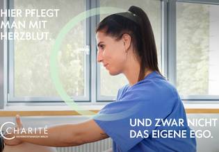 Charite_Kampagne_1350x900_Herzblutt-Hebamme