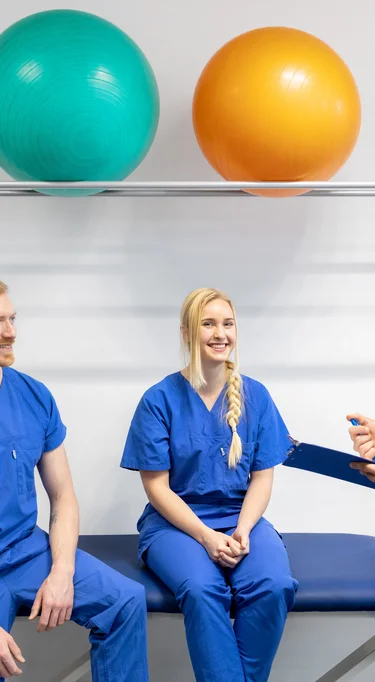 3 Mitarbeiter und Mitarbeiterinnen der Physiotherapie